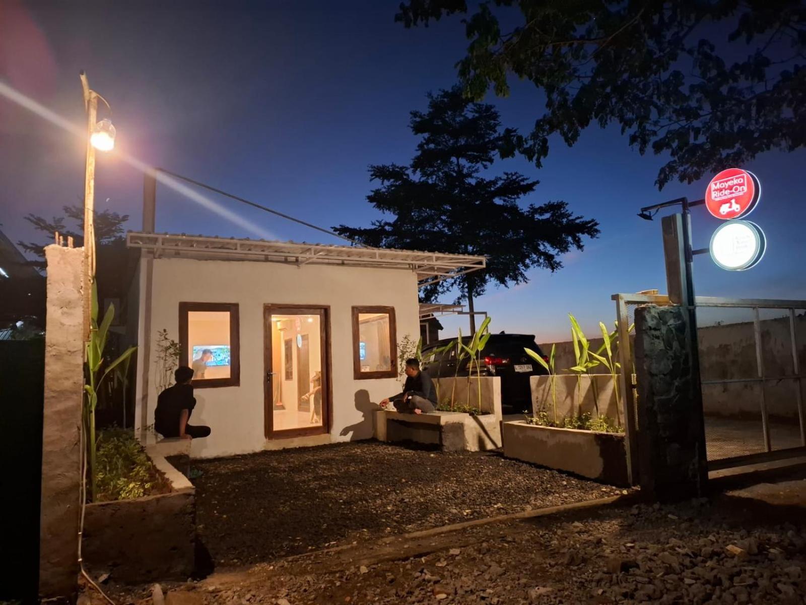 Mayeka Transit Hostel Bandara Internasional Lombok Praya Kültér fotó