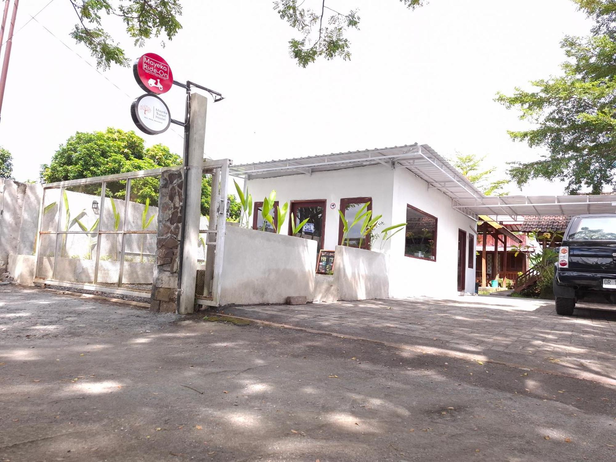 Mayeka Transit Hostel Bandara Internasional Lombok Praya Kültér fotó