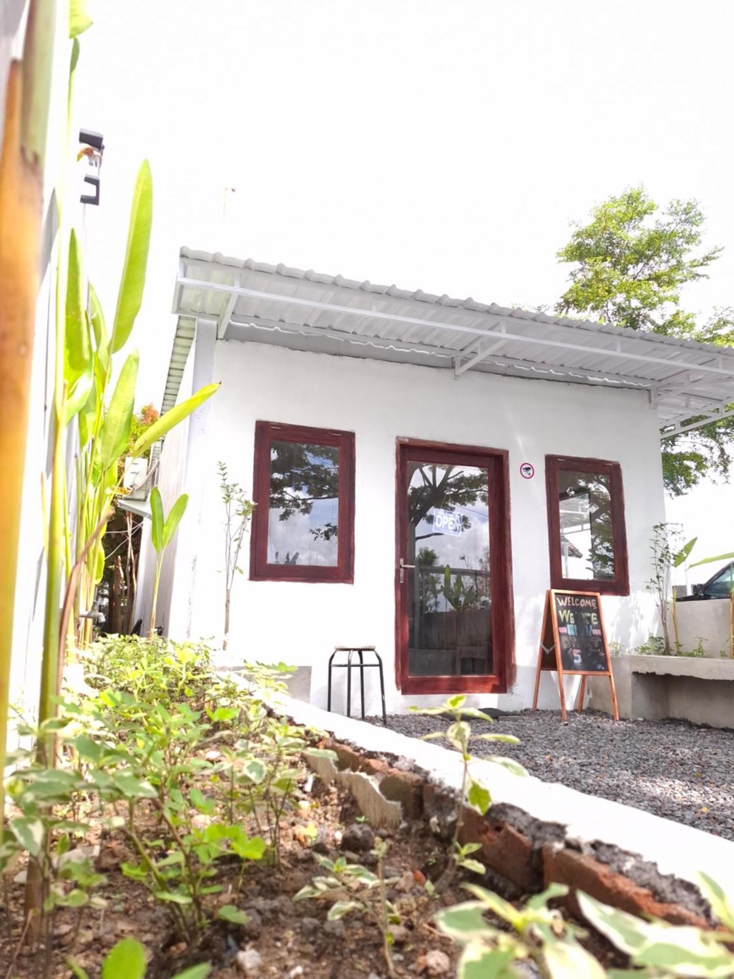 Mayeka Transit Hostel Bandara Internasional Lombok Praya Kültér fotó