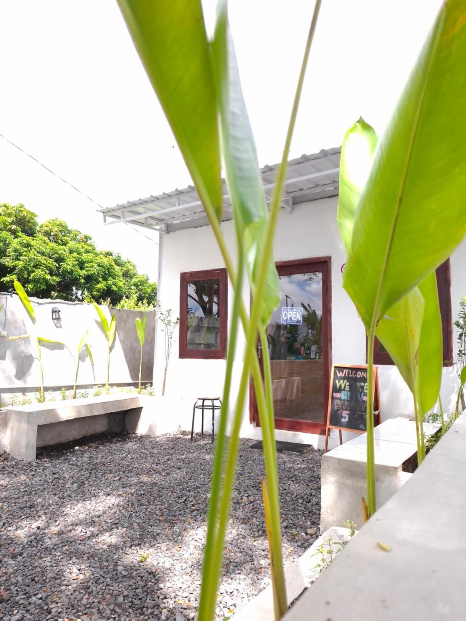 Mayeka Transit Hostel Bandara Internasional Lombok Praya Kültér fotó